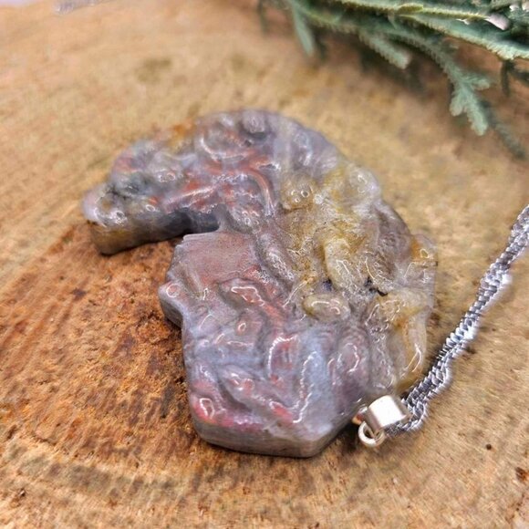 Nature Labradorite Carved Flashy Medusa Big Pendant Necklace - Picture 6 of 10